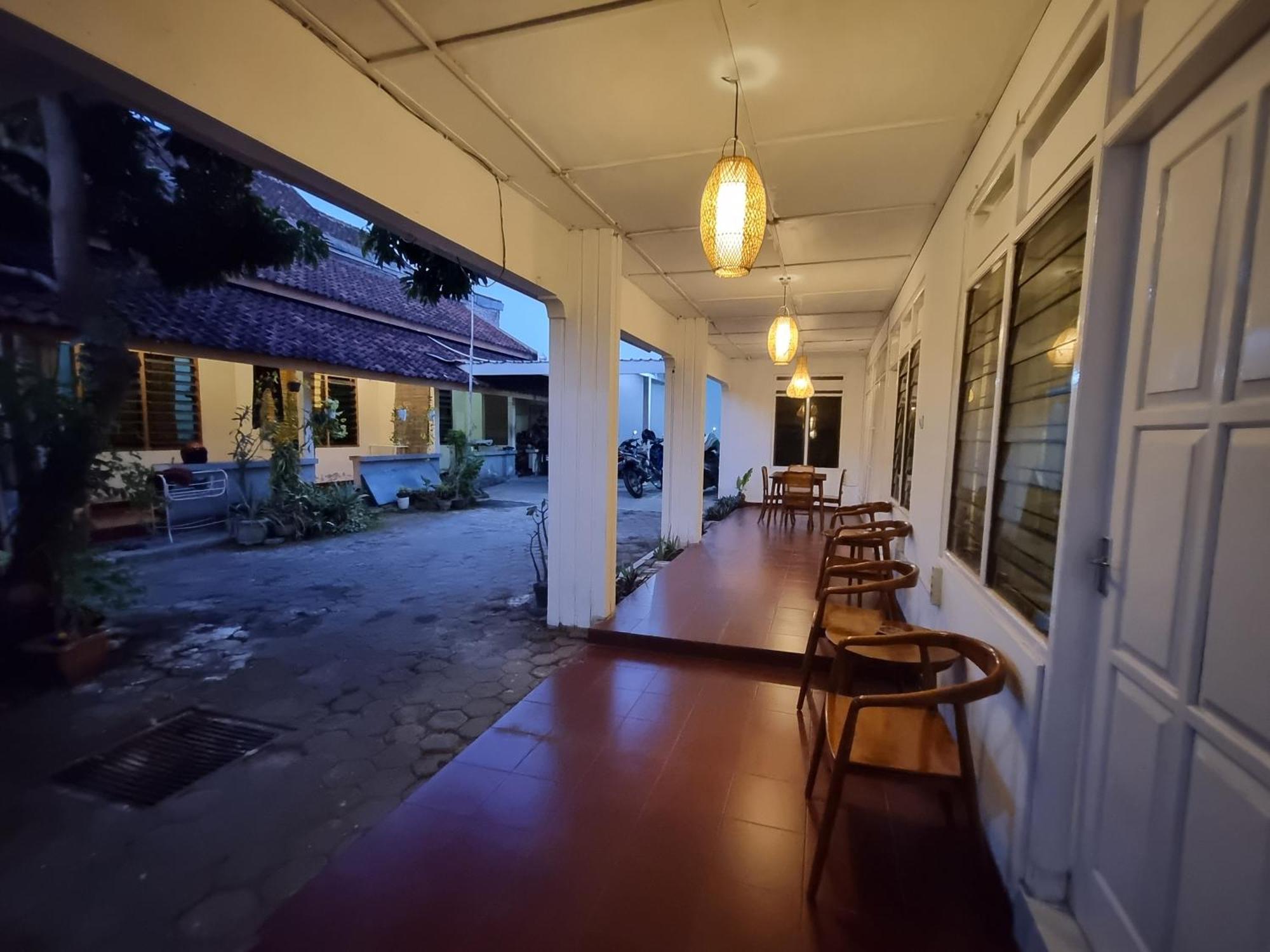 Banana Homestay Prawirodirjan Yogyakarta Extérieur photo