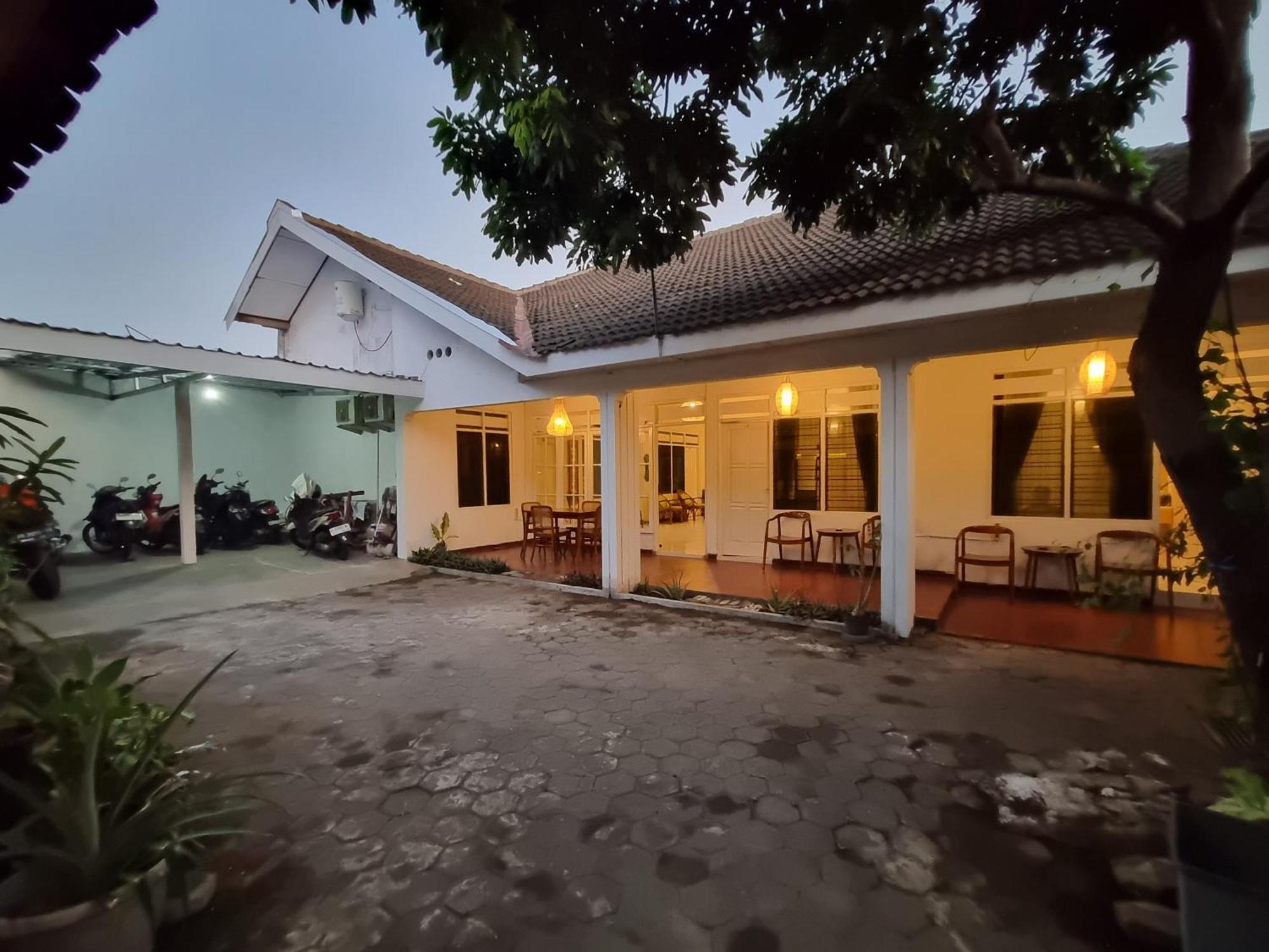 Banana Homestay Prawirodirjan Yogyakarta Extérieur photo