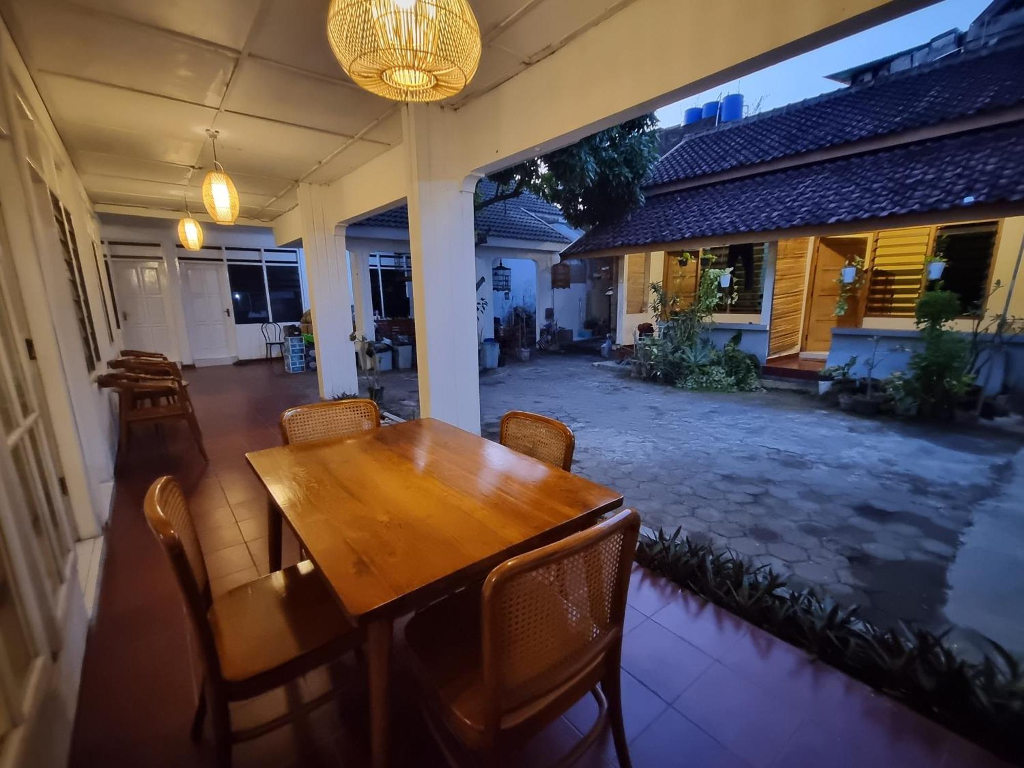 Banana Homestay Prawirodirjan Yogyakarta Extérieur photo