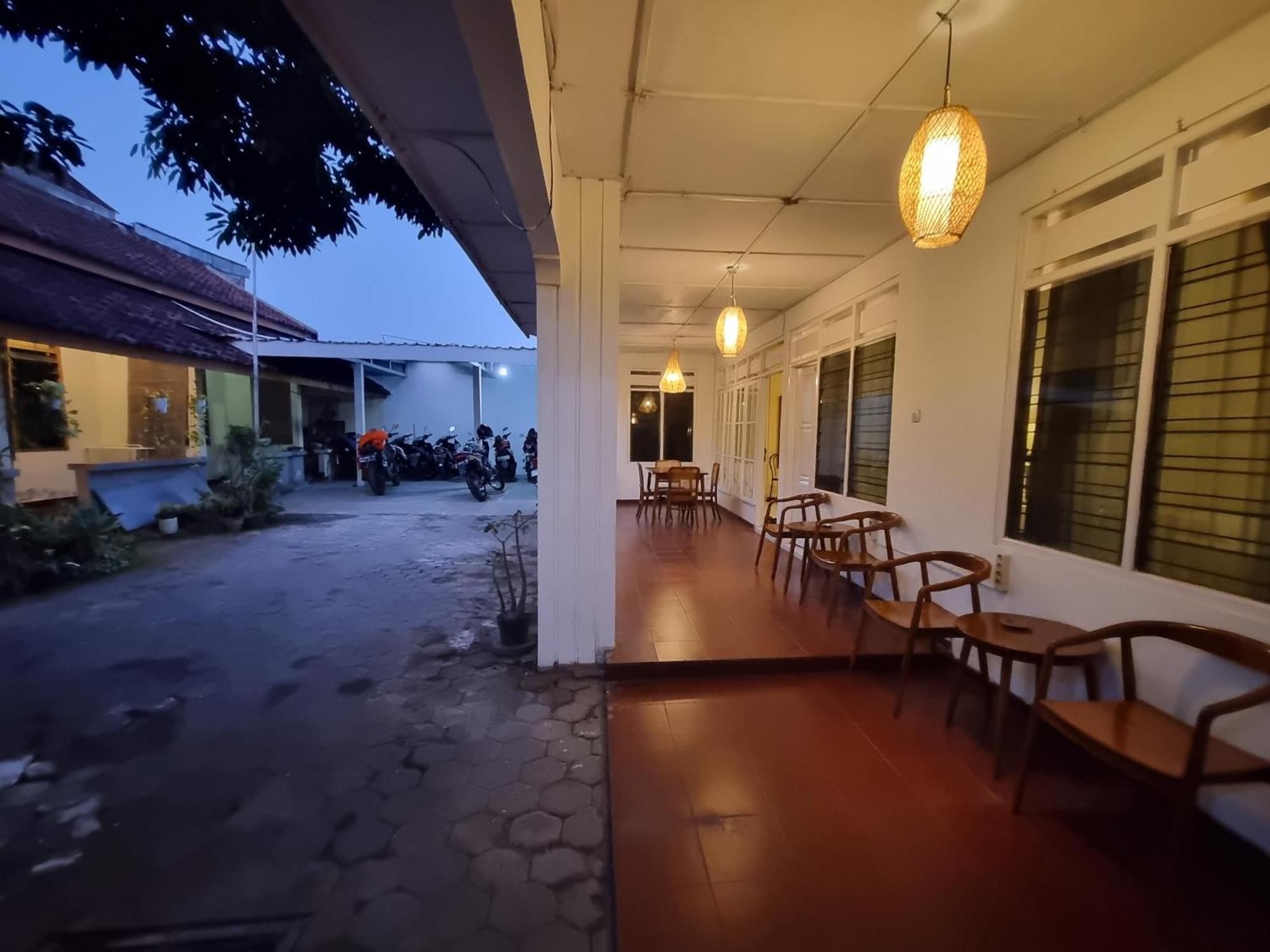 Banana Homestay Prawirodirjan Yogyakarta Extérieur photo