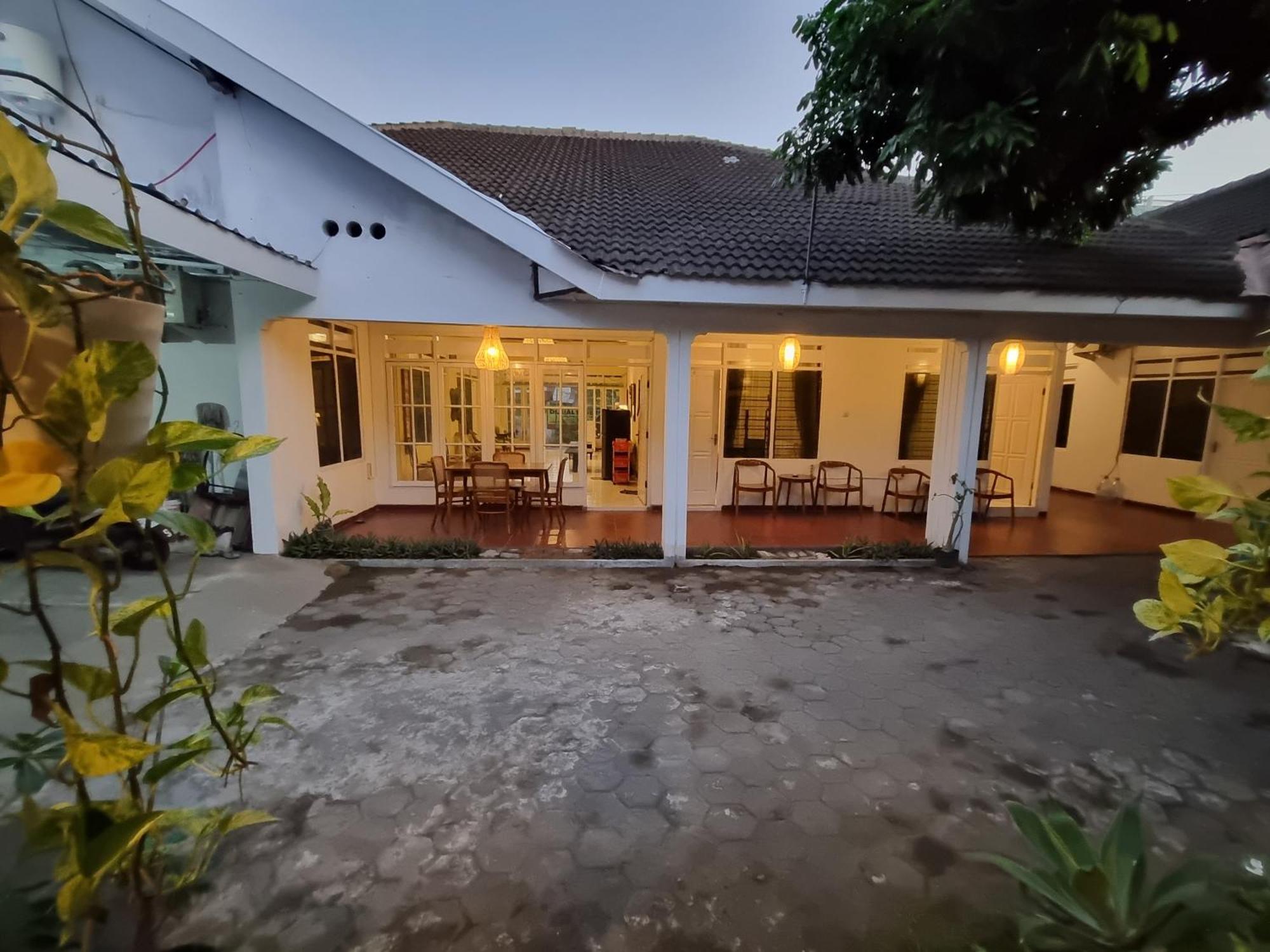 Banana Homestay Prawirodirjan Yogyakarta Extérieur photo